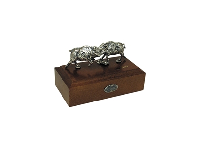 Picture of Muela Silverware FIGHT OF BOARS ON WOODEN BASE cm 10x5